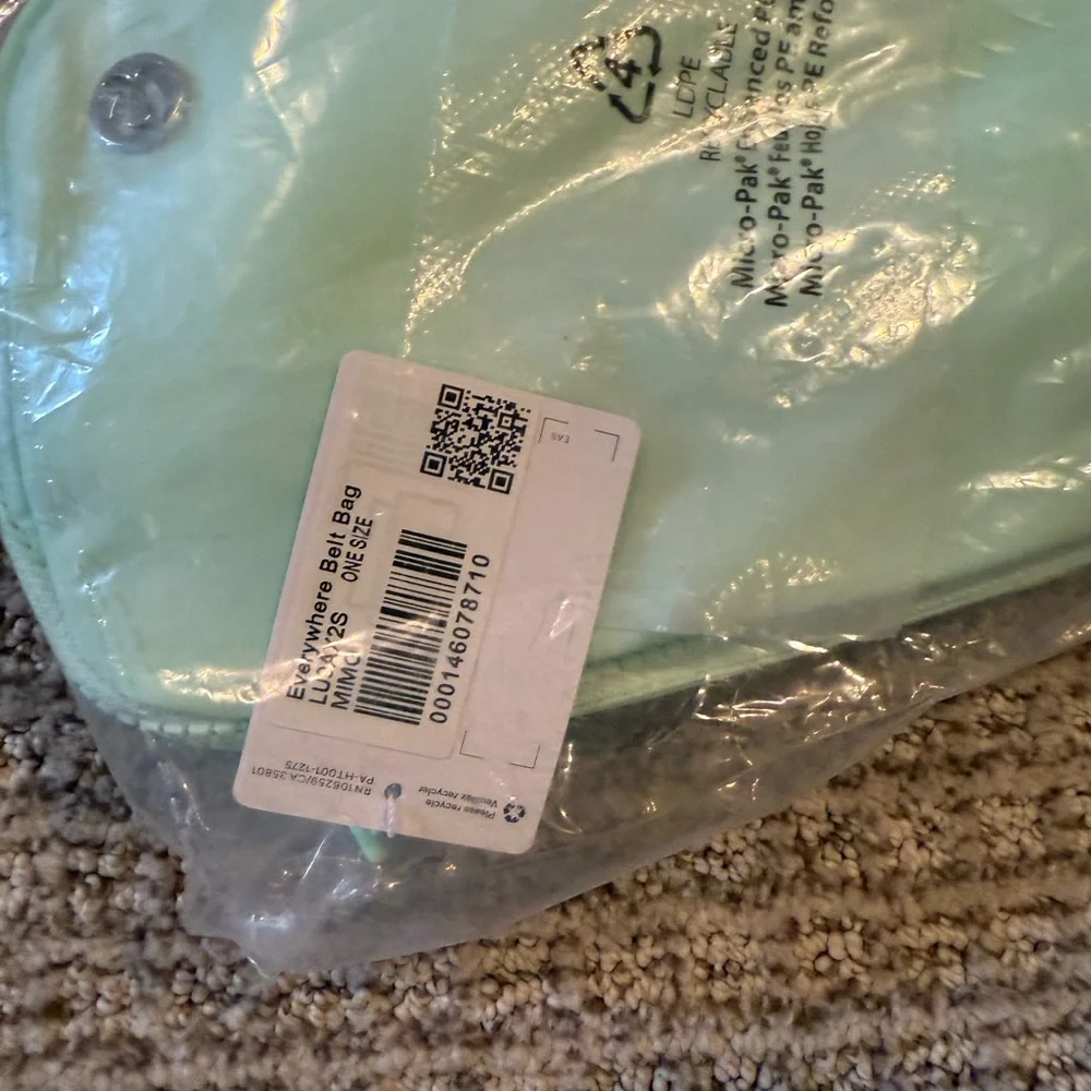 NWT Lululemon Everywheree Belt Bag in Mint Moment - Picture 8 of 8